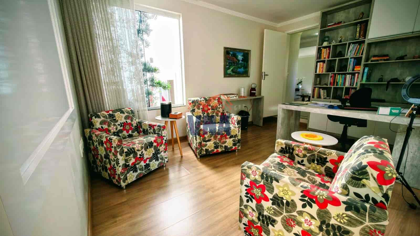 CASA ALTO PADRAO A VENDA PROXIMO DO CENTRO DE PINHALZINHO SC