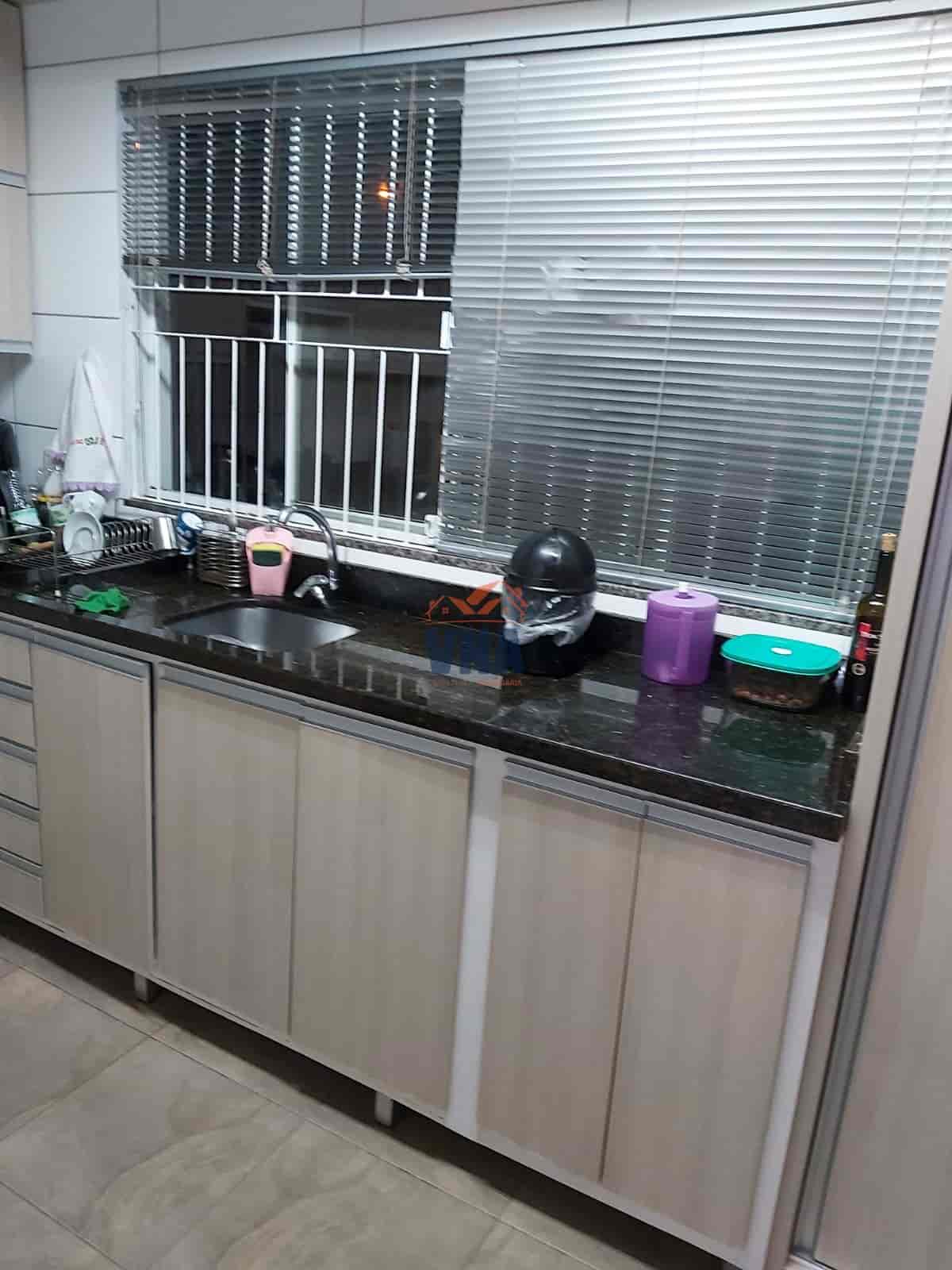 CASA A VENDA A UMA QUADRA DA PRAÇA DO LAGO