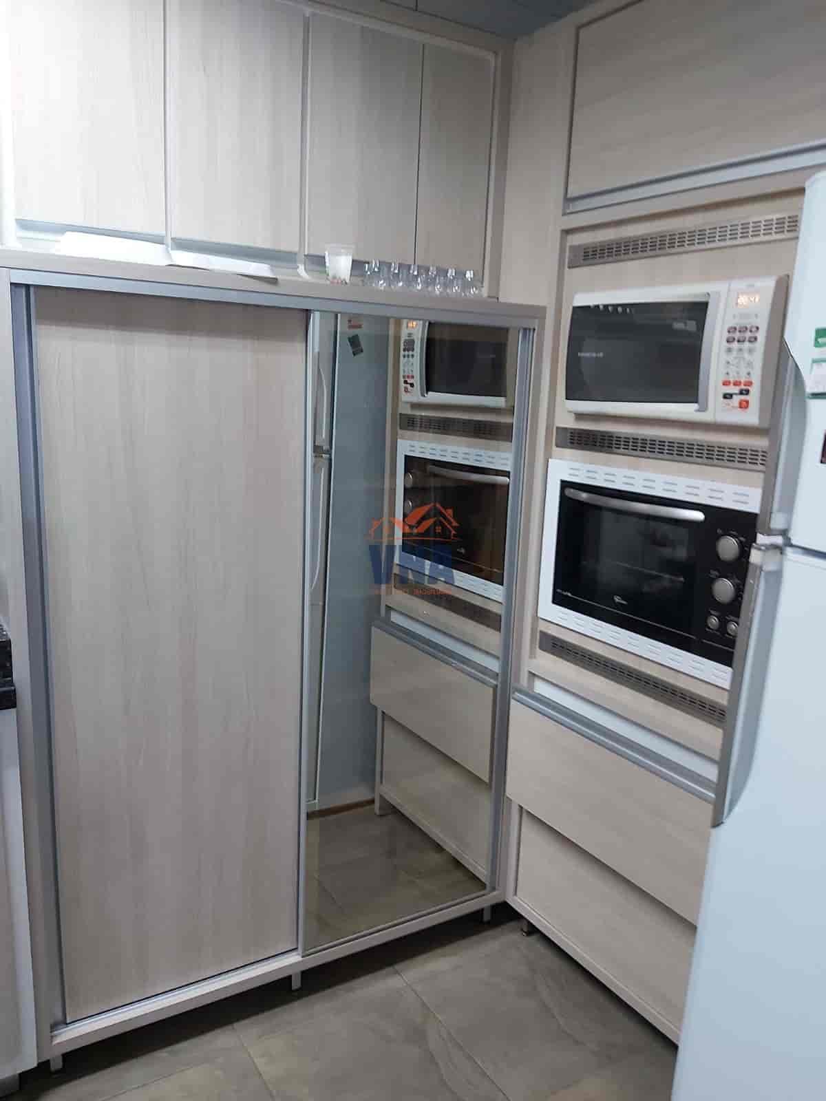 CASA A VENDA A UMA QUADRA DA PRAÇA DO LAGO