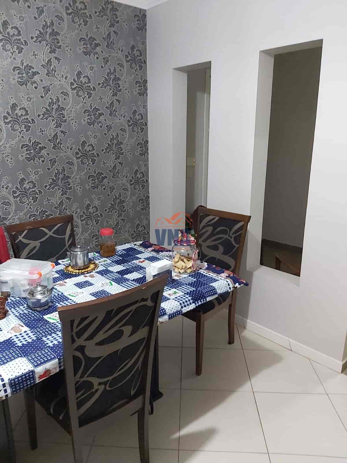 CASA A VENDA A UMA QUADRA DA PRAÇA DO LAGO