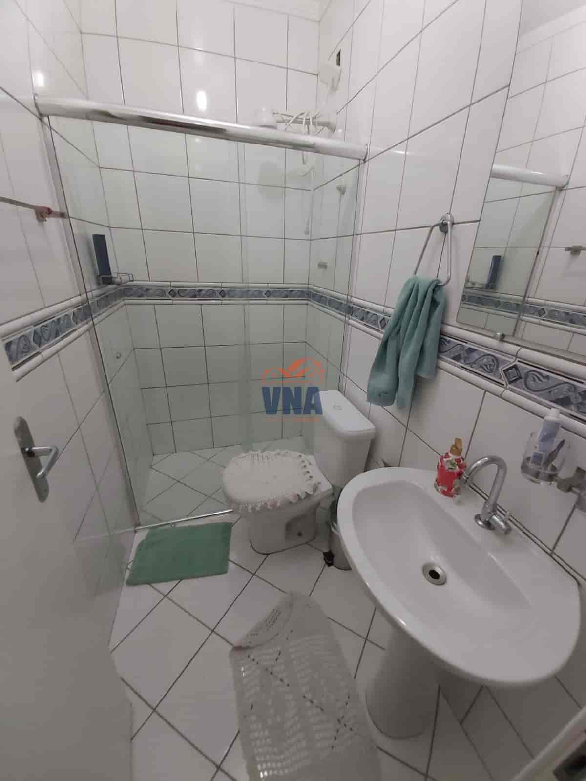 CASA A VENDA A UMA QUADRA DA PRAÇA DO LAGO