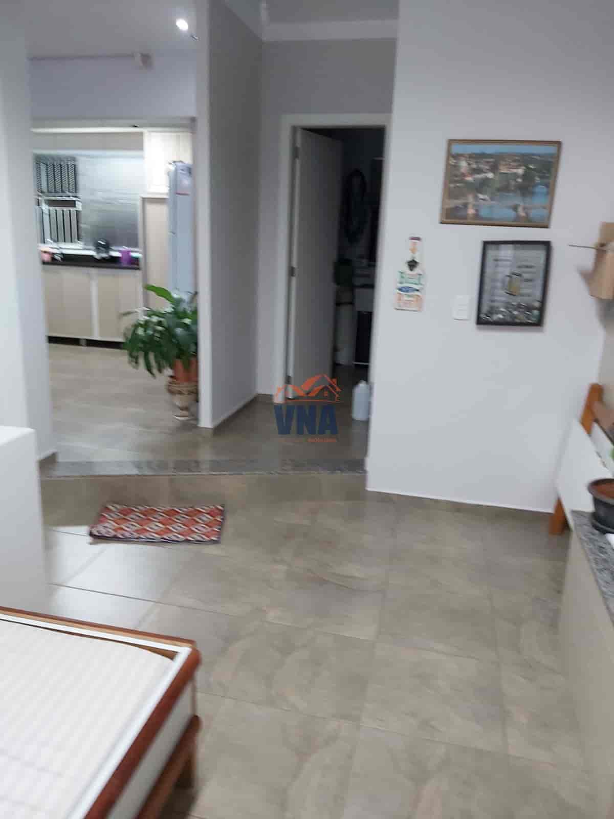 CASA A VENDA A UMA QUADRA DA PRAÇA DO LAGO