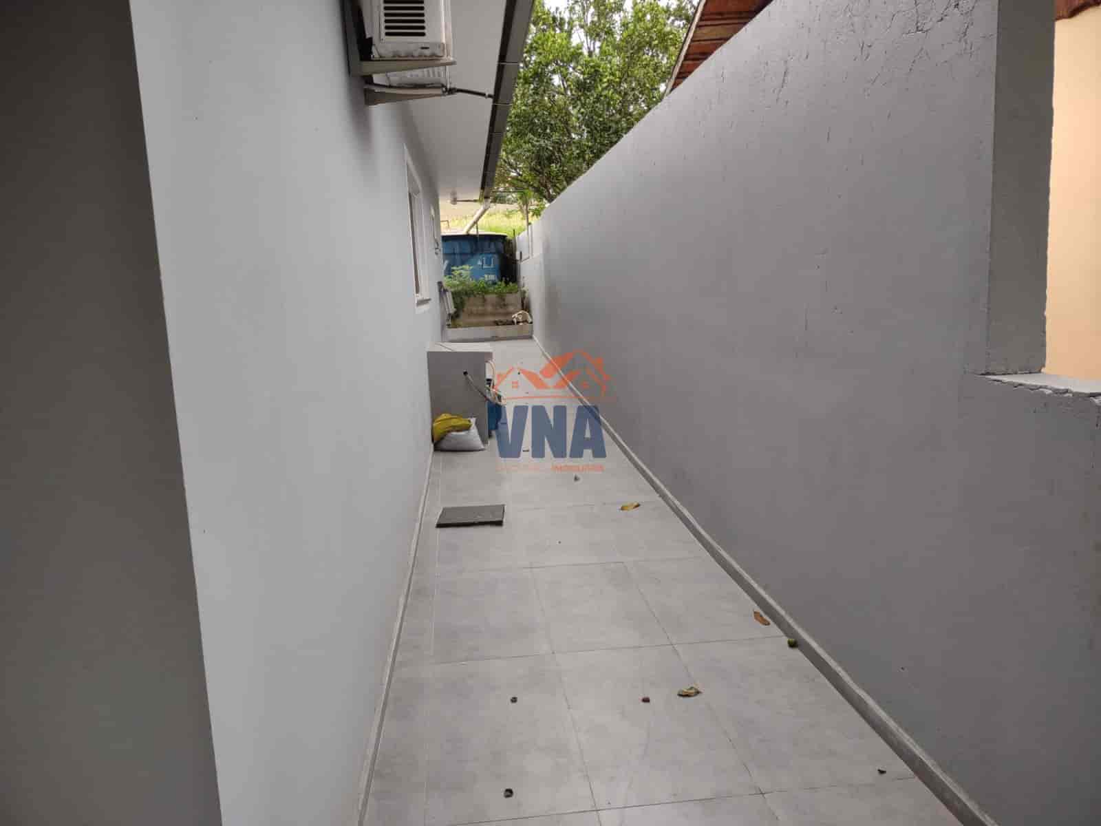 CASA A VENDA A UMA QUADRA DA PRAÇA DO LAGO