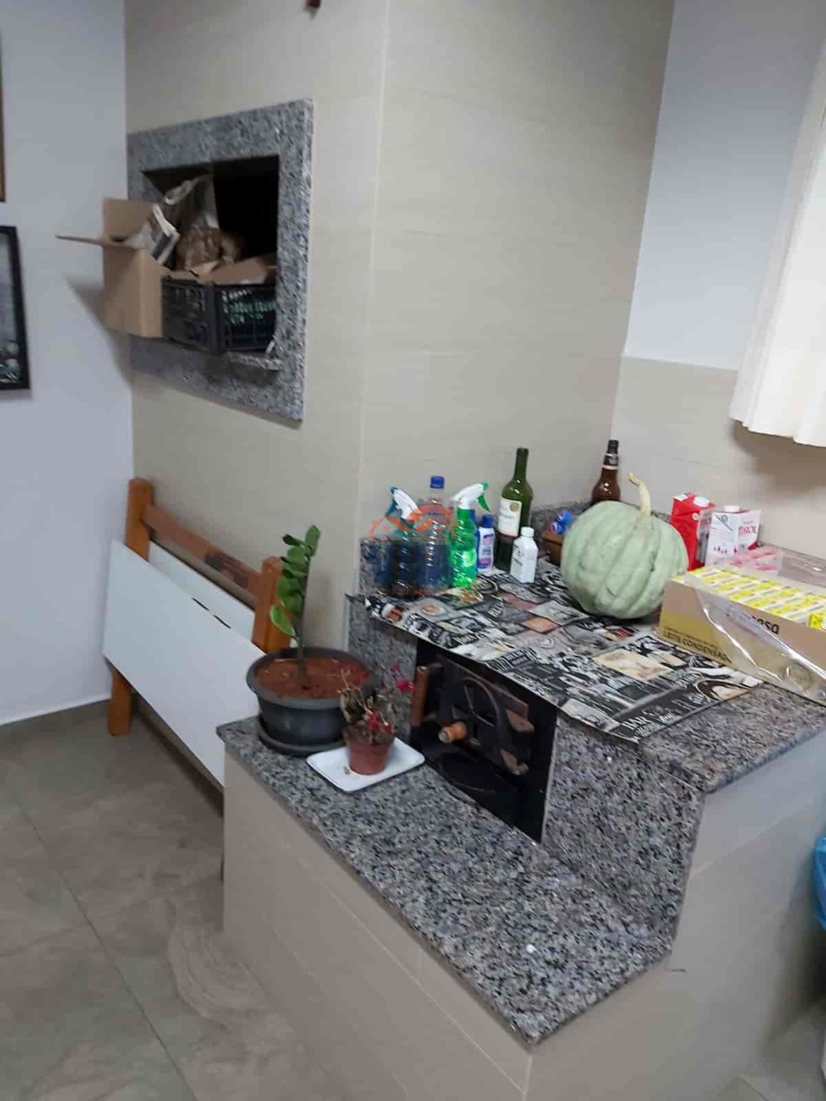 CASA A VENDA A UMA QUADRA DA PRAÇA DO LAGO