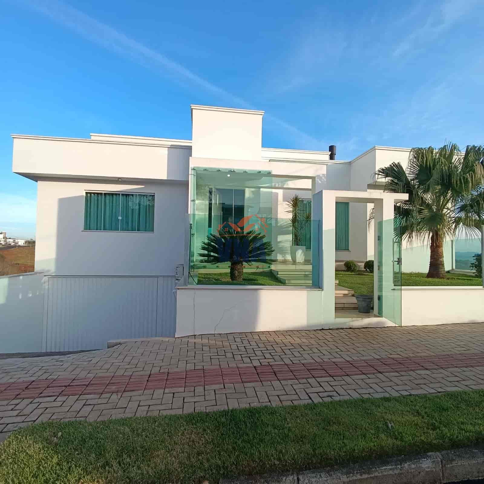 Casa de Luxo à Venda no Bairro Pioneiro – Pinhalzinho/SC