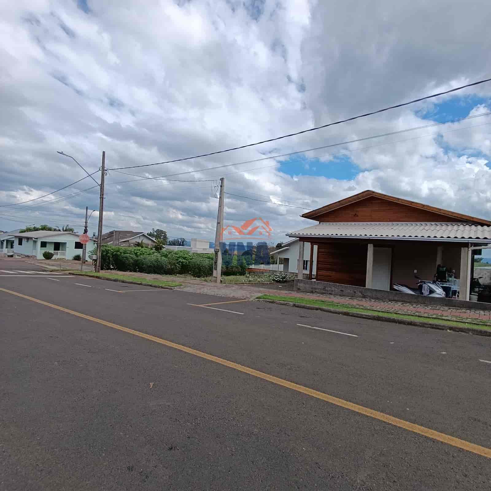 Casa de esquina a venda no Bairro Pioneiro
