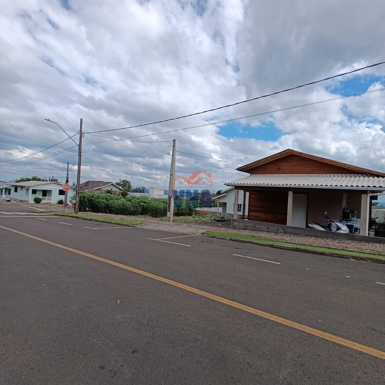 Casa de esquina a venda no Bairro Pioneiro