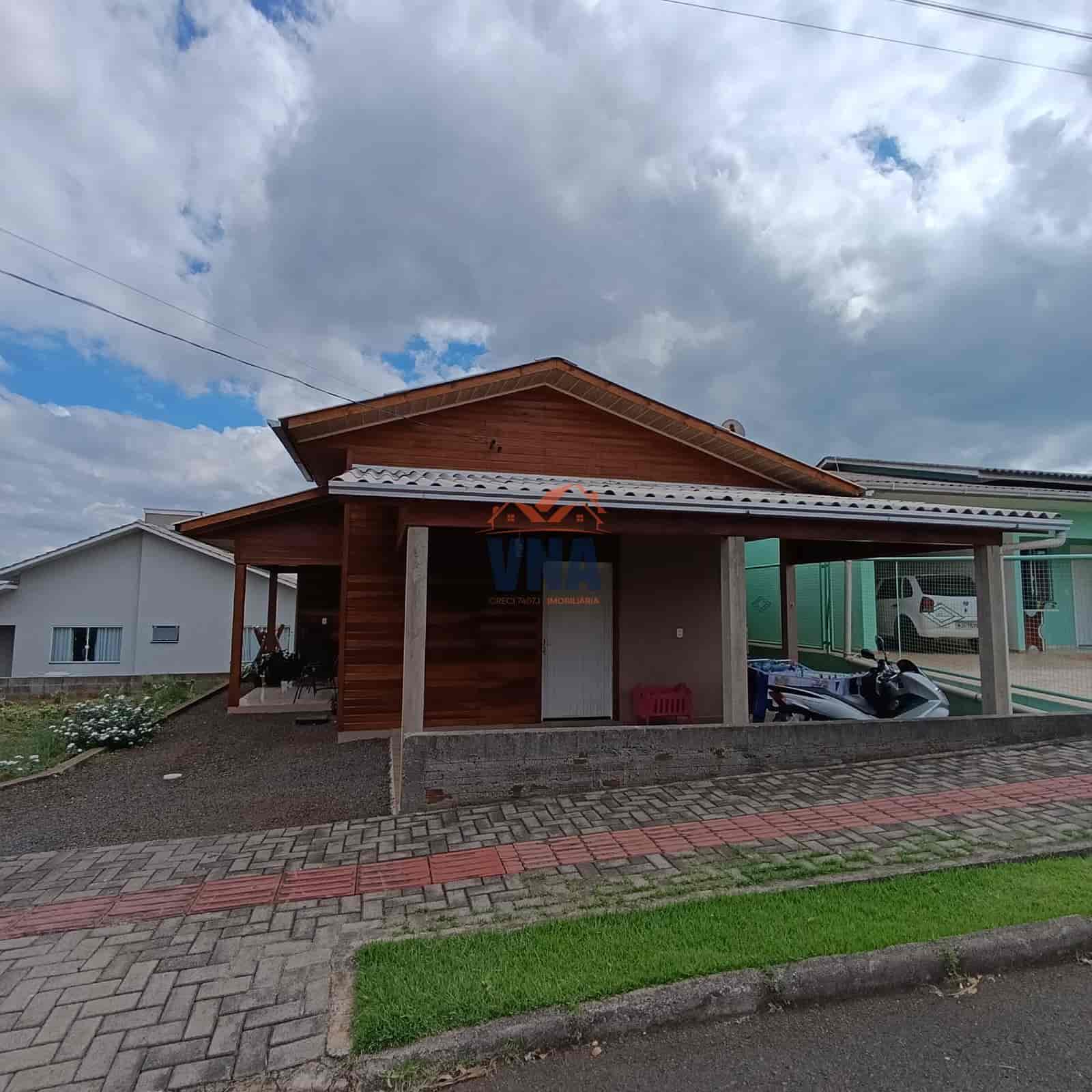 Casa de esquina a venda no Bairro Pioneiro