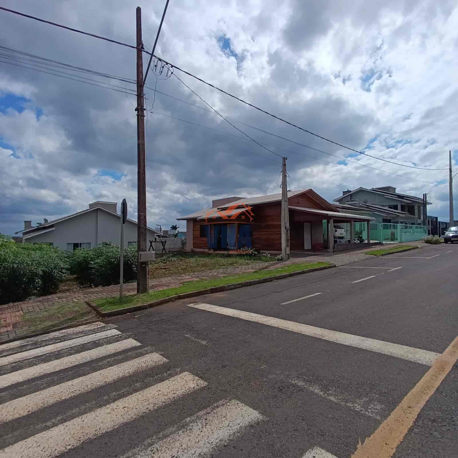 Casa de esquina a venda no Bairro Pioneiro