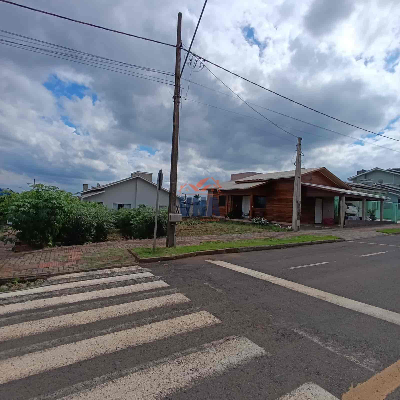 Casa de esquina a venda no Bairro Pioneiro