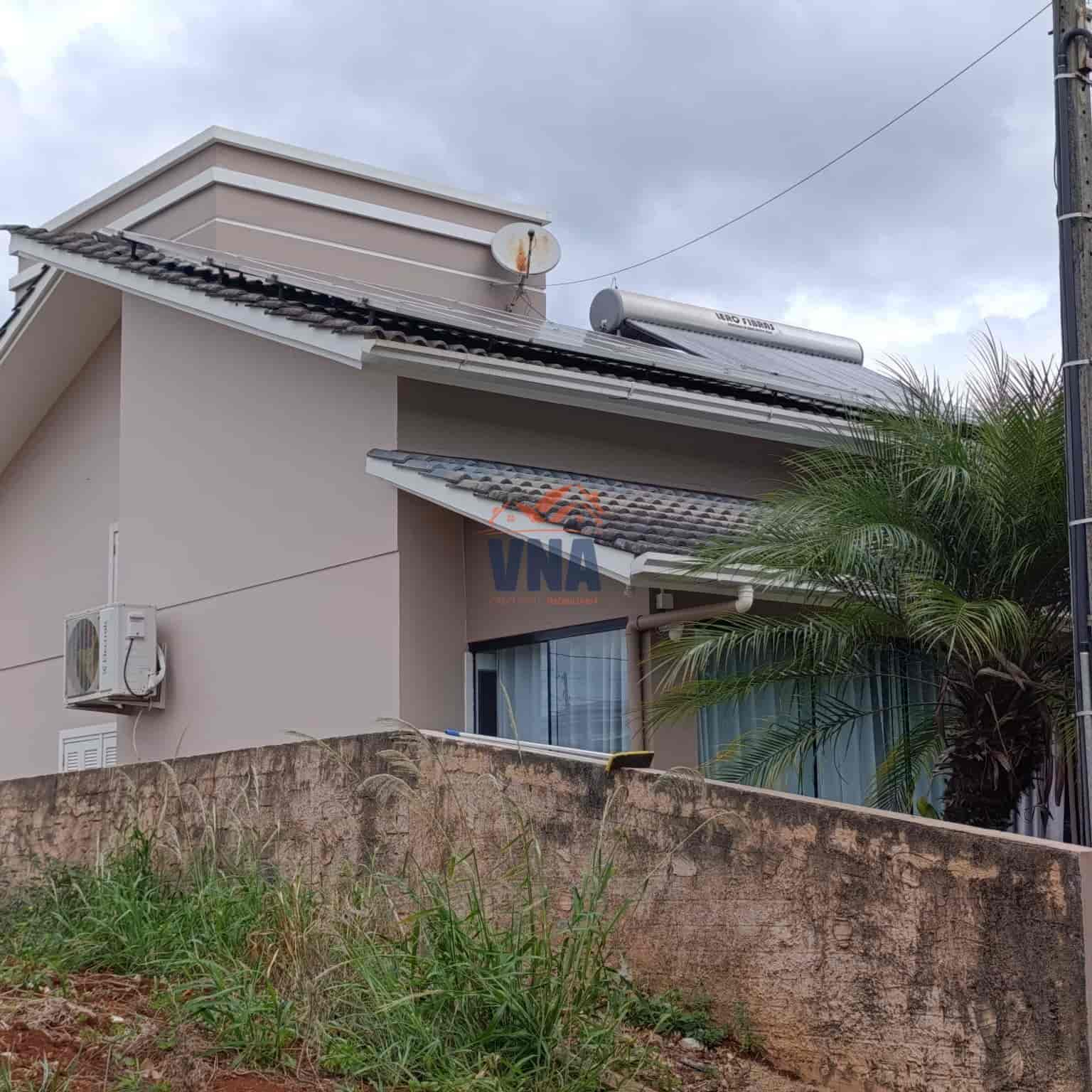 Casa com Piscina no Bairro Pioneiro!