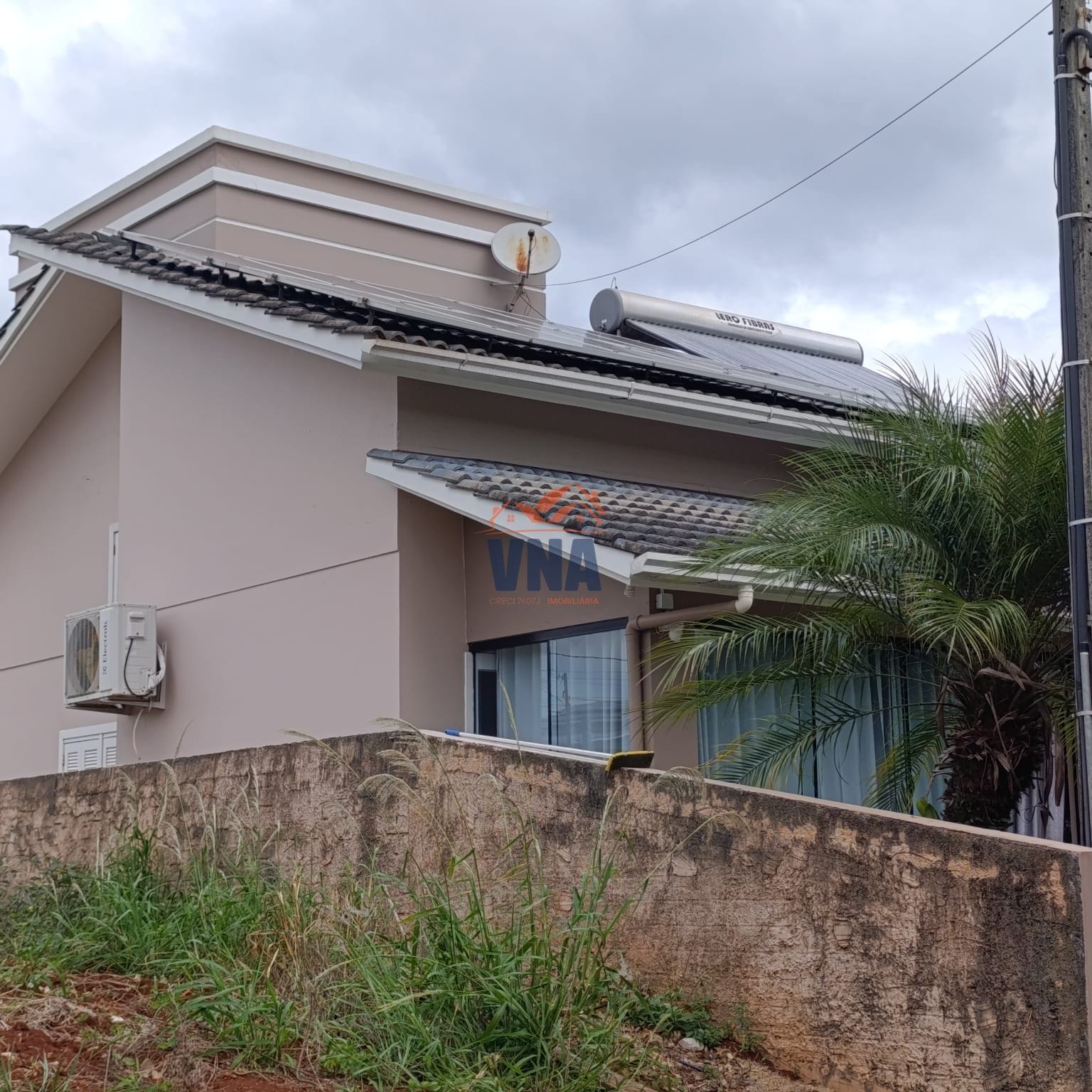 Casa com Piscina no Bairro Pioneiro!