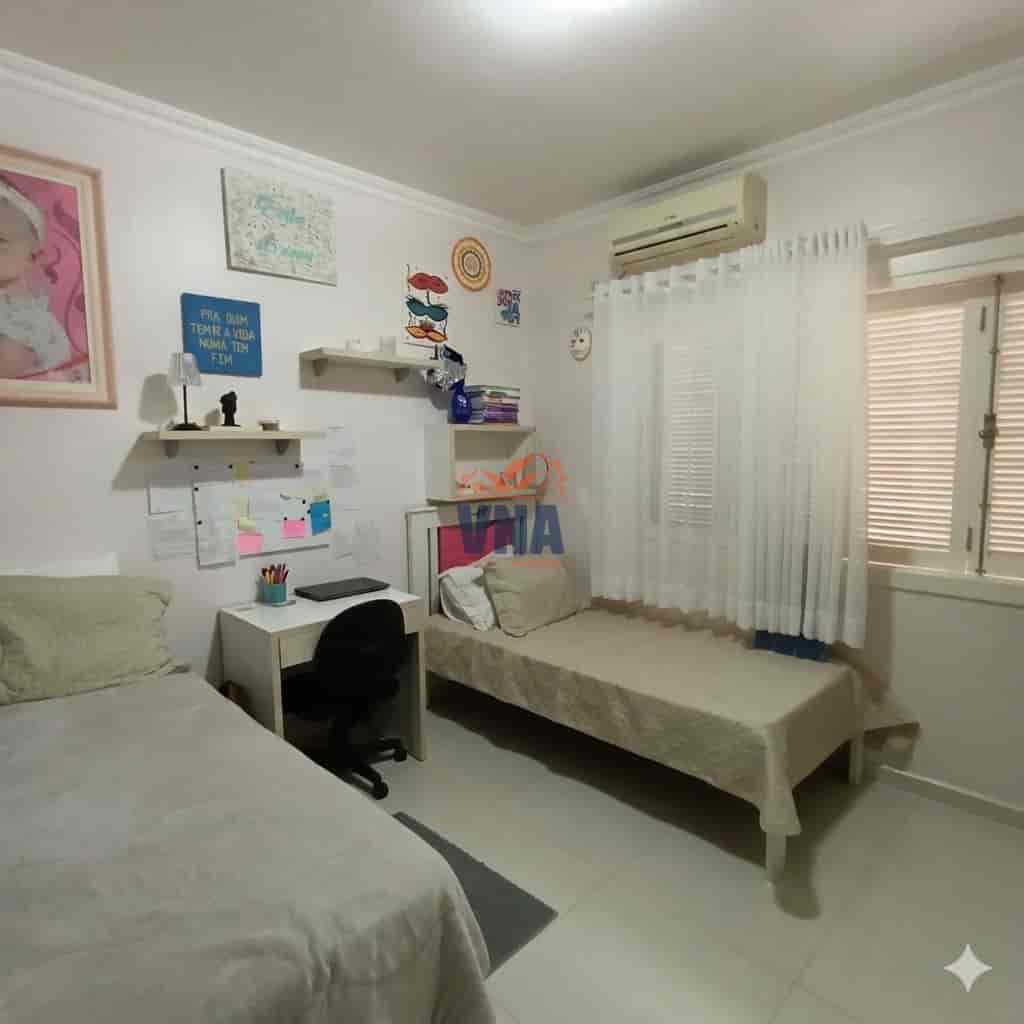 Casa com Piscina no Bairro Pioneiro!