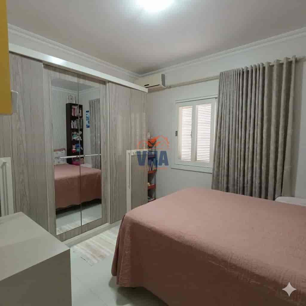 Casa com Piscina no Bairro Pioneiro!