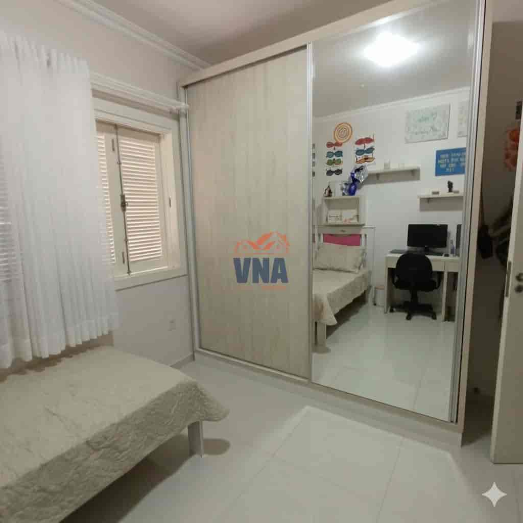 Casa com Piscina no Bairro Pioneiro!