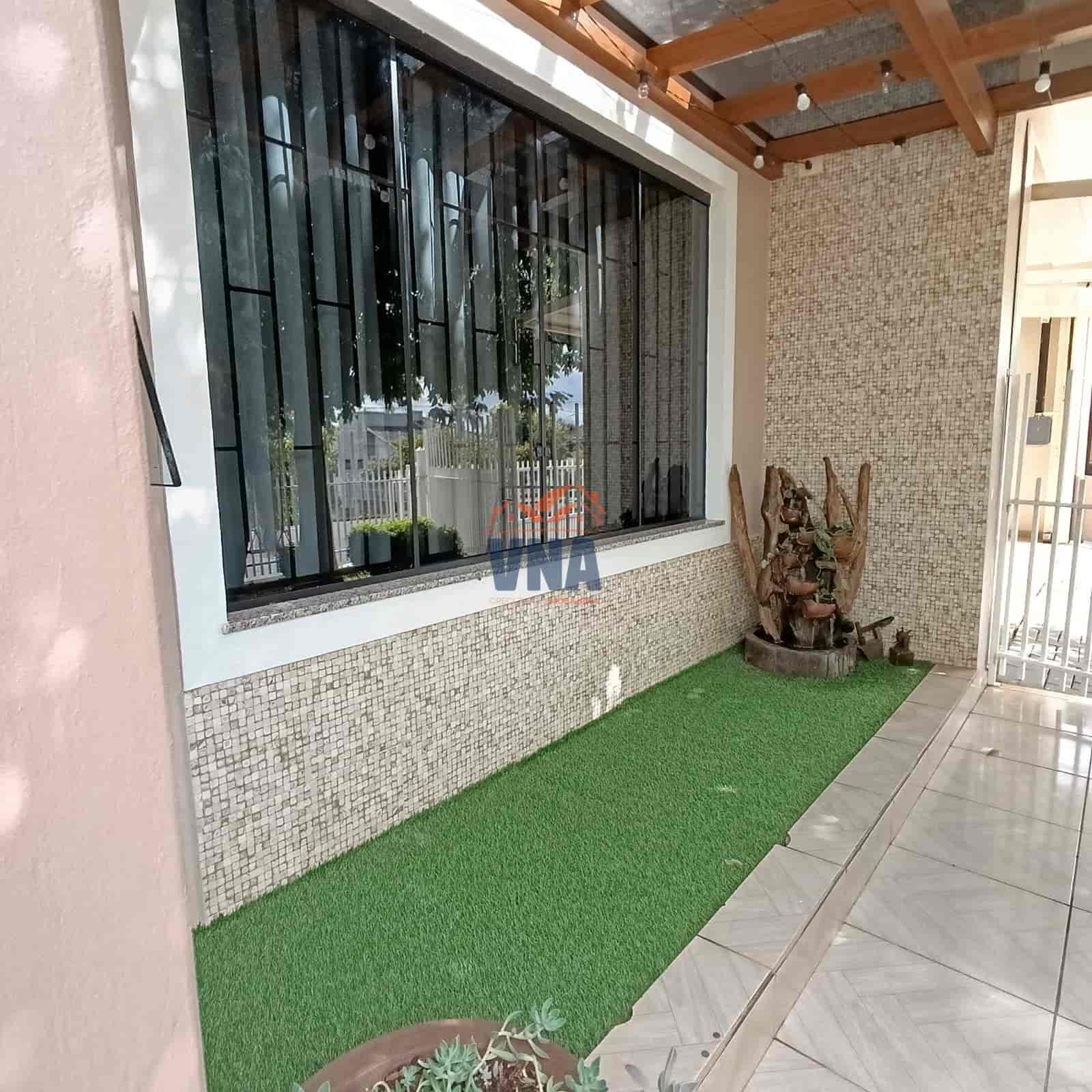 Casa com Piscina no Bairro Pioneiro!
