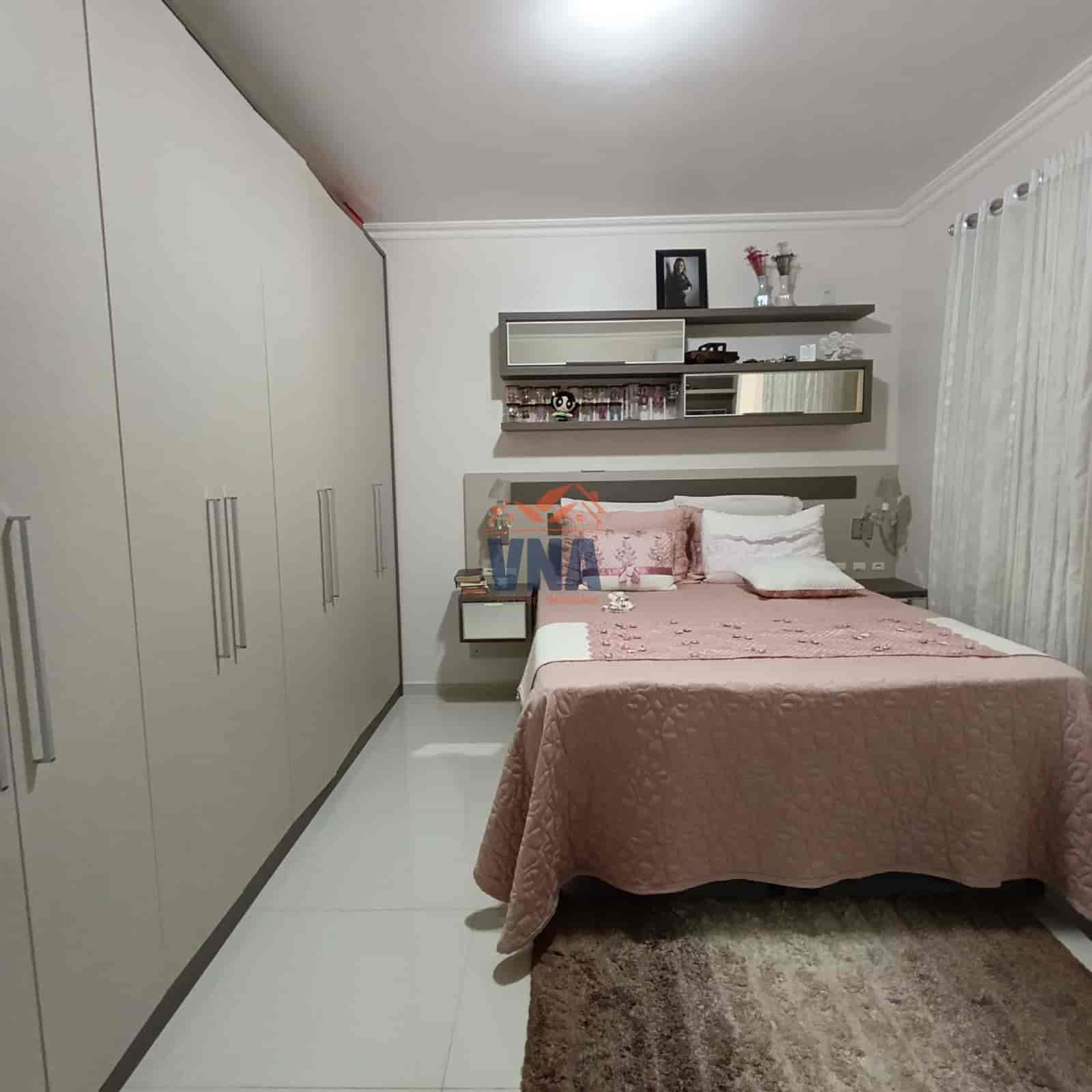 Casa com Piscina no Bairro Pioneiro!