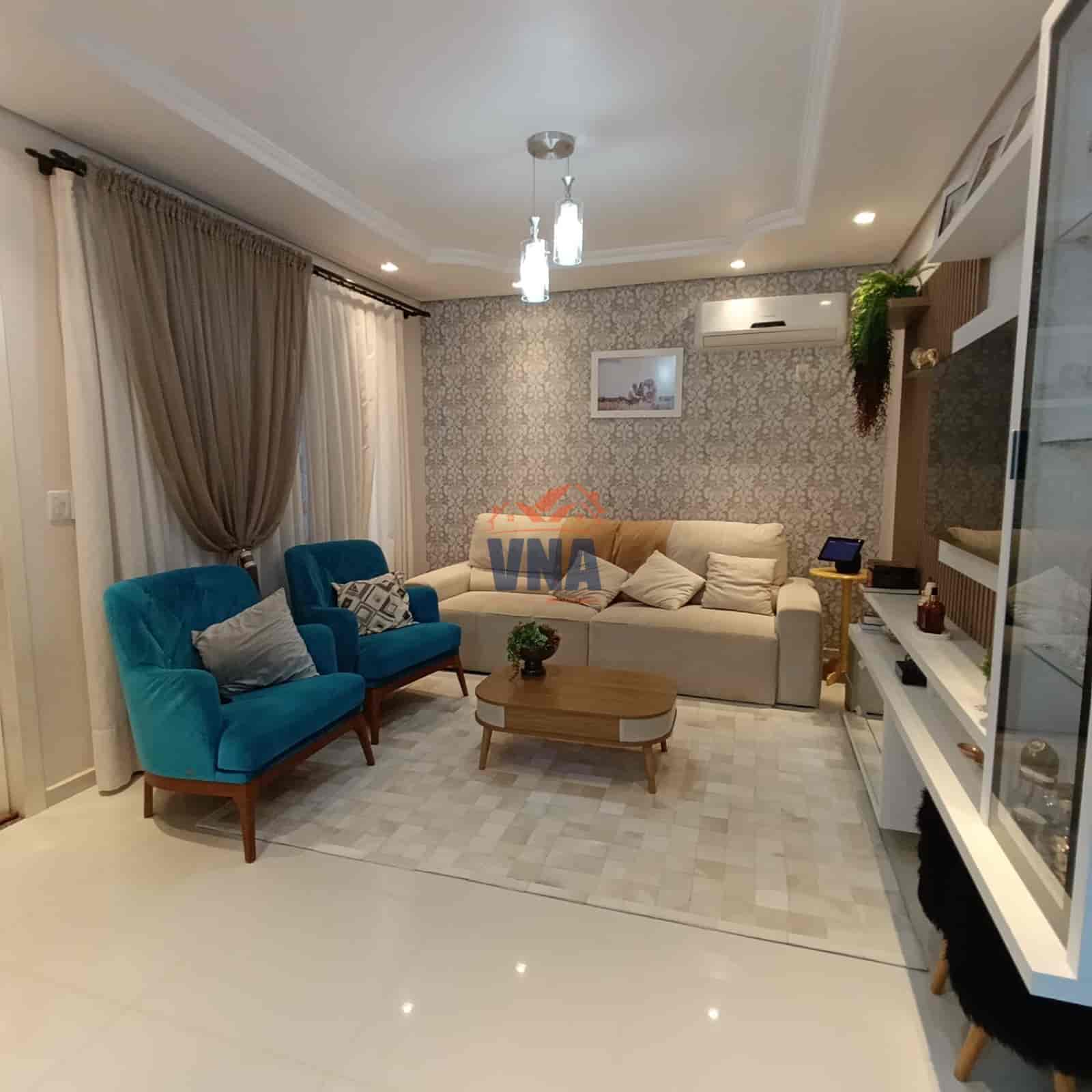 Casa com Piscina no Bairro Pioneiro!