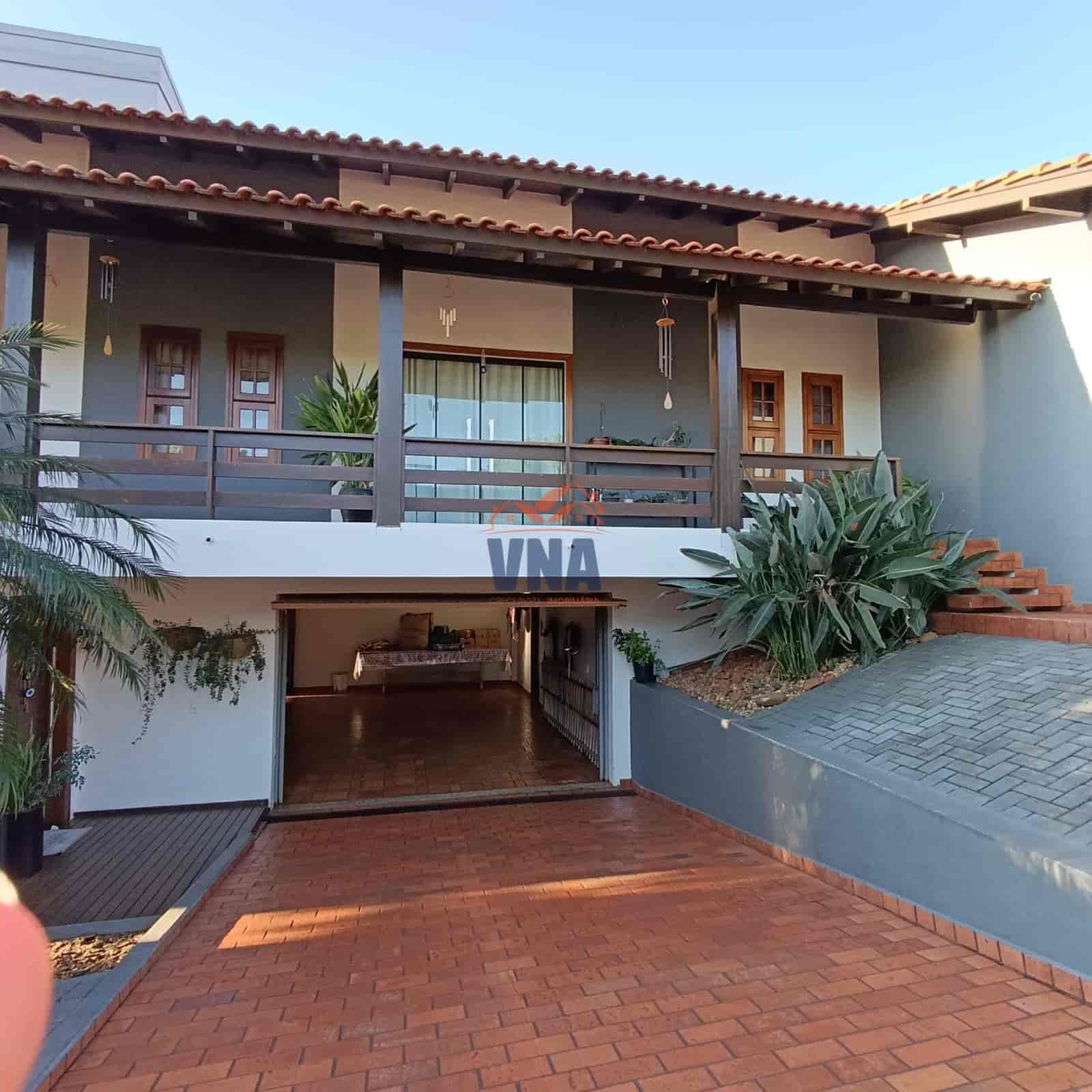 Casa alto padrão no Centro de Pinhalzinho/SC