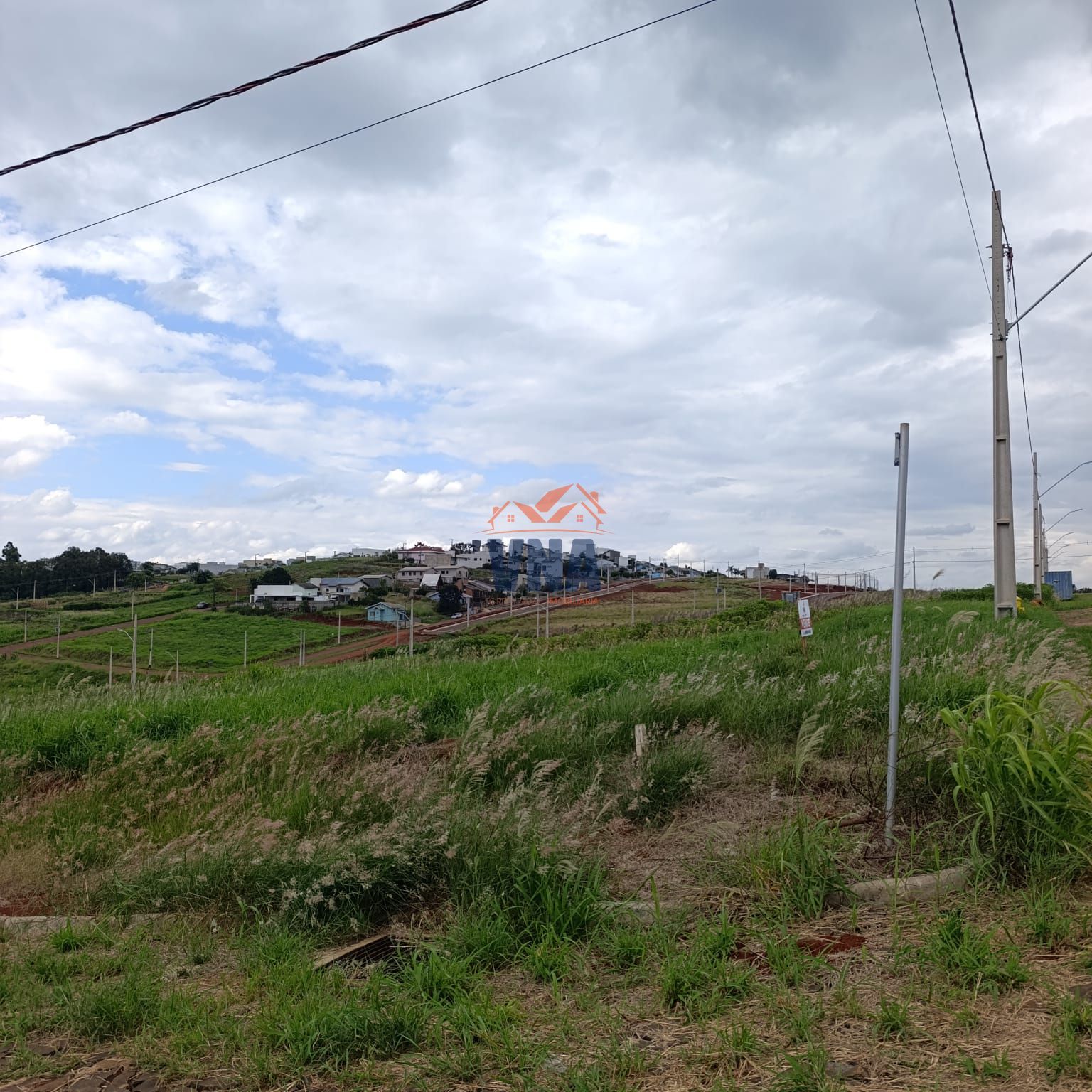 Terreno de esquina a venda no Vale do Sol.