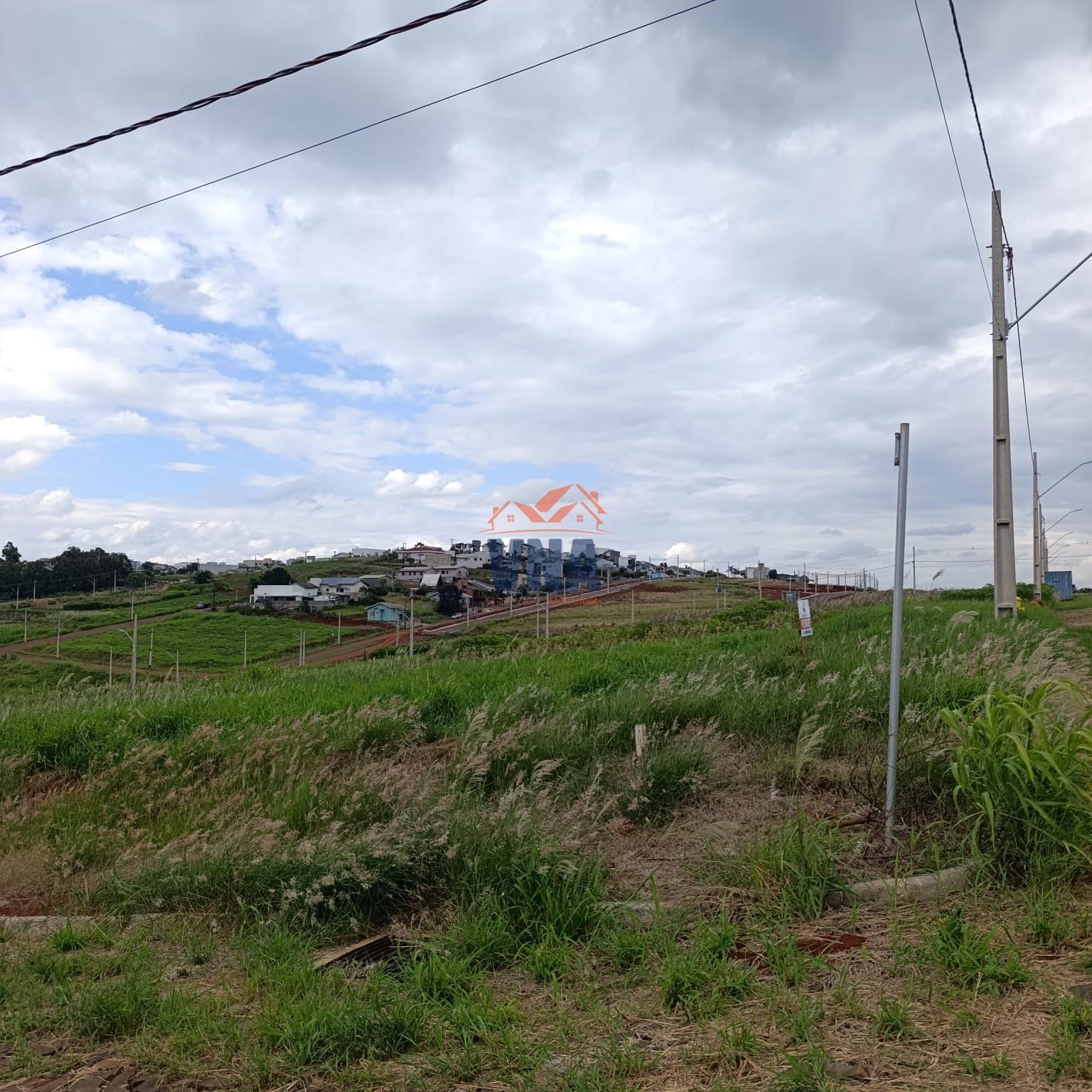 Terreno de esquina a venda no Vale do Sol.