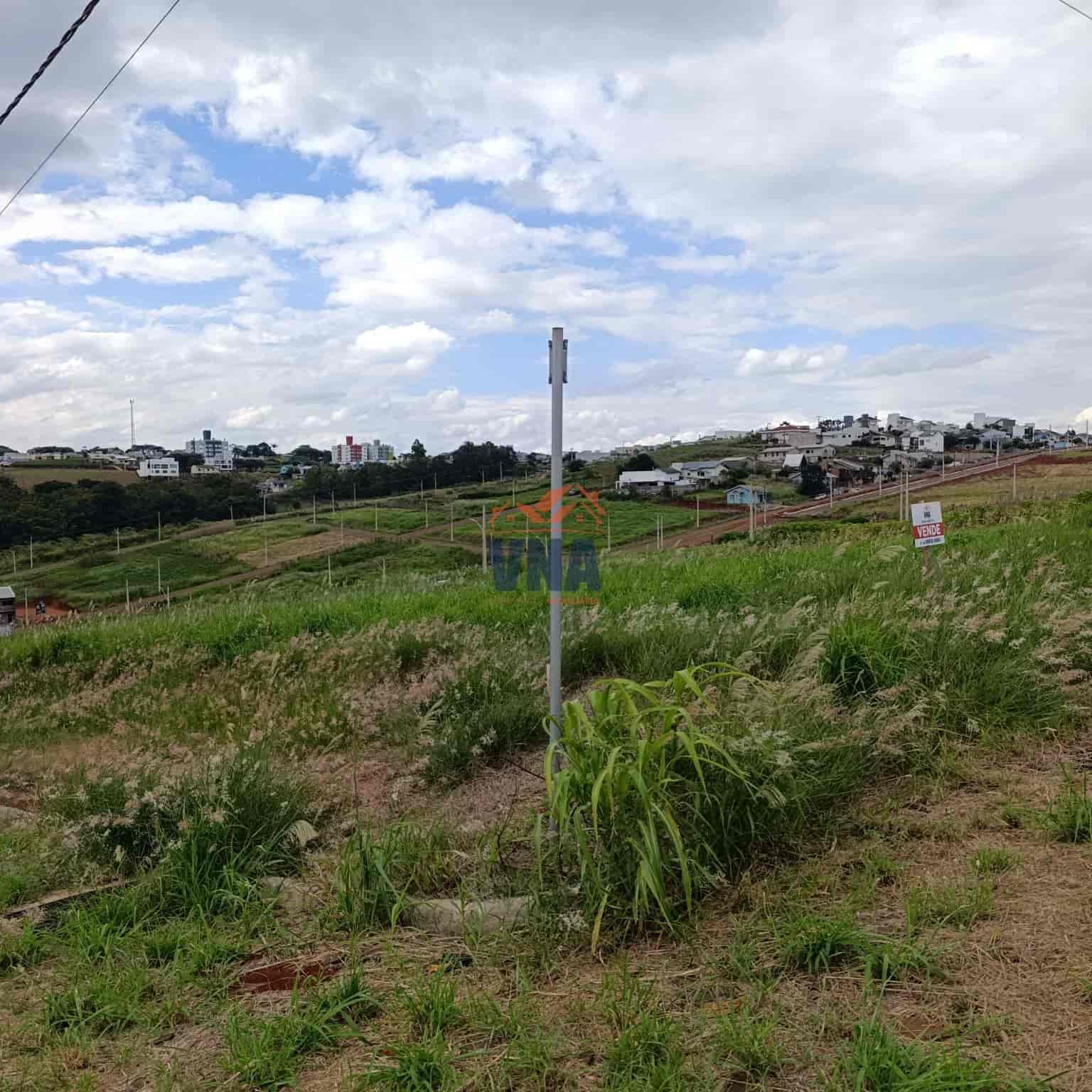Terreno de esquina a venda no Vale do Sol.