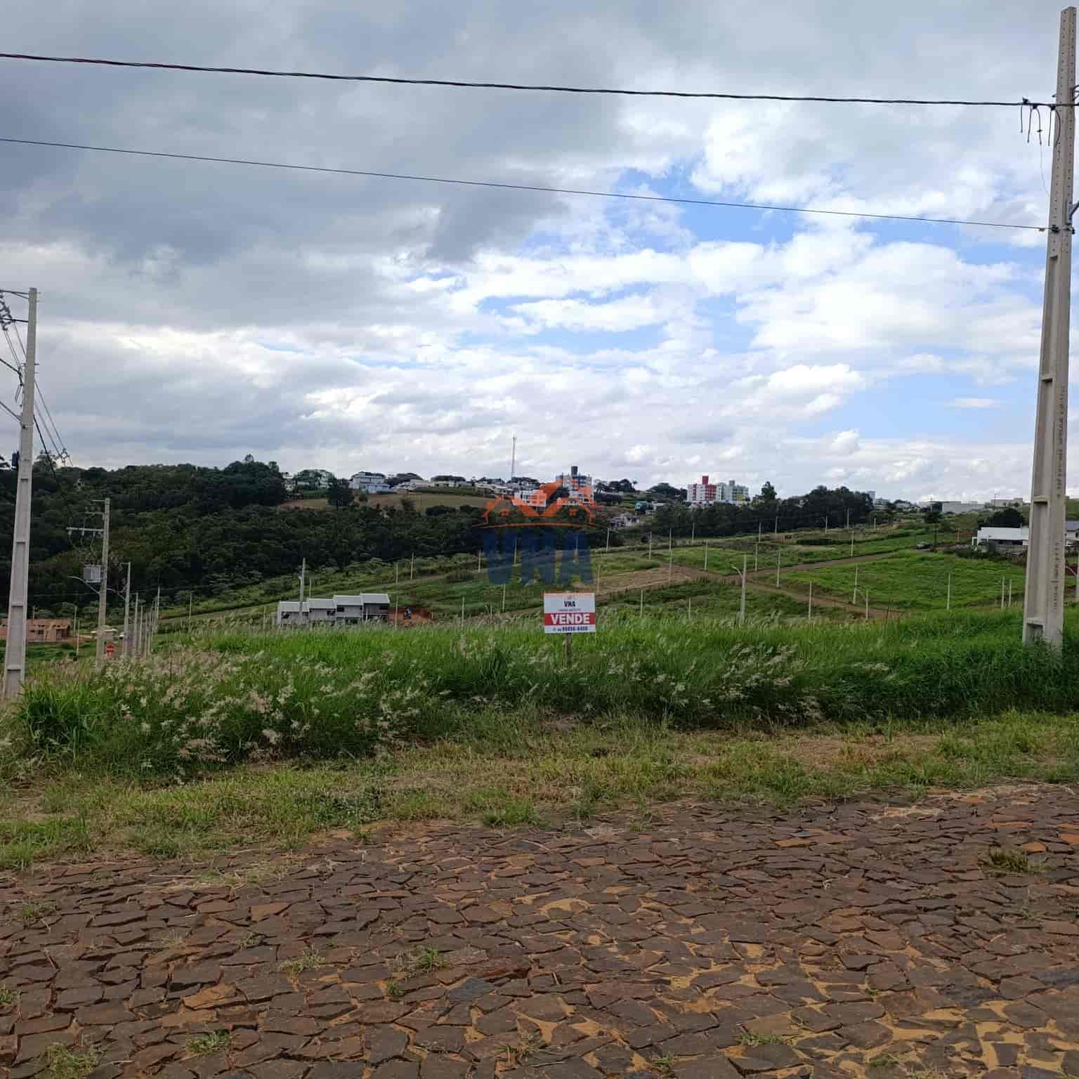 Terreno de esquina a venda no Vale do Sol.